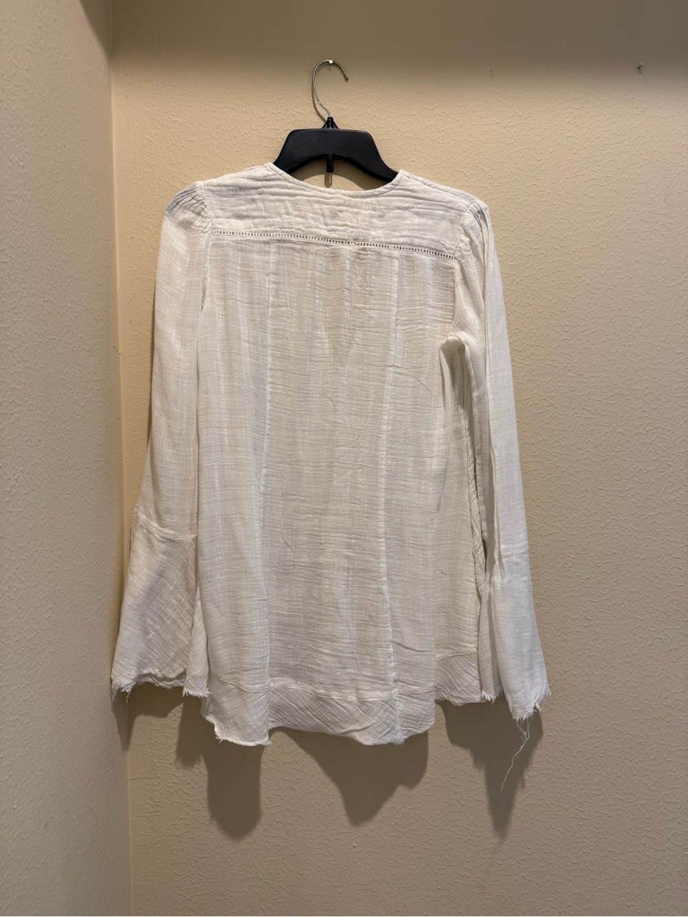 Free People White Textured Button-Front V-Neck Blouse - Picture 3 of 8